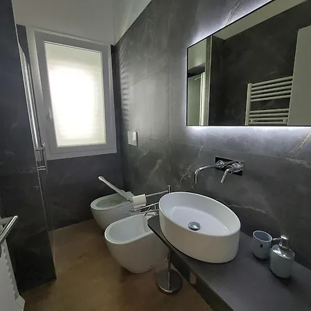 Leopardi Apartman *